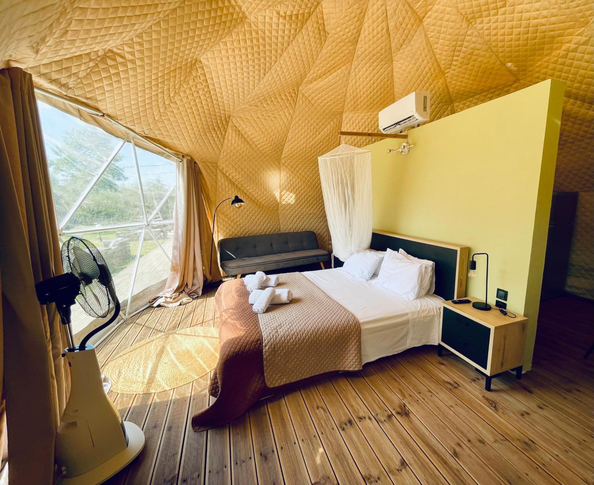 Готель Manna Gea Glamping Domes Воніца Екстер'єр фото